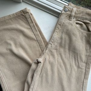 Urban outfitters-High & Wide Corduroy Pant // color Ivory // size 25